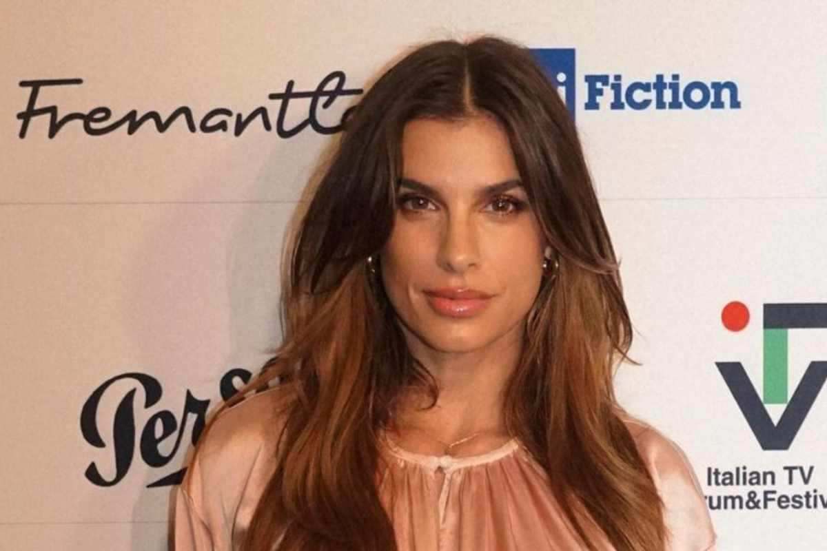 Elisabetta Canalis selfie rovente costume