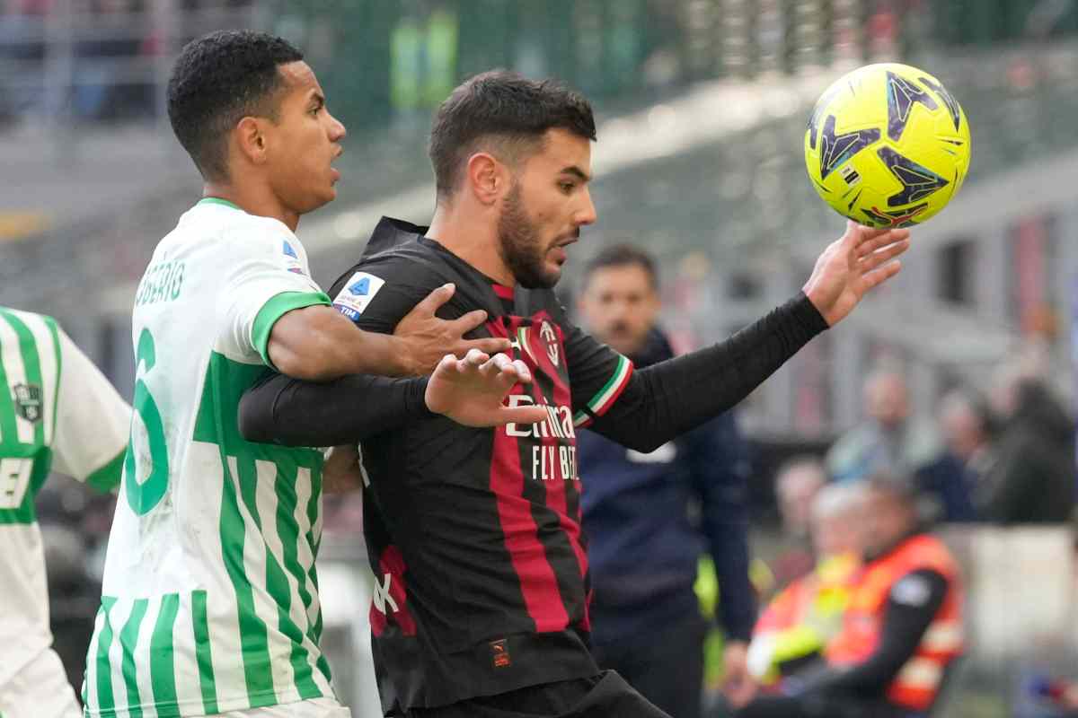 Rogerio in azione contro il Milan