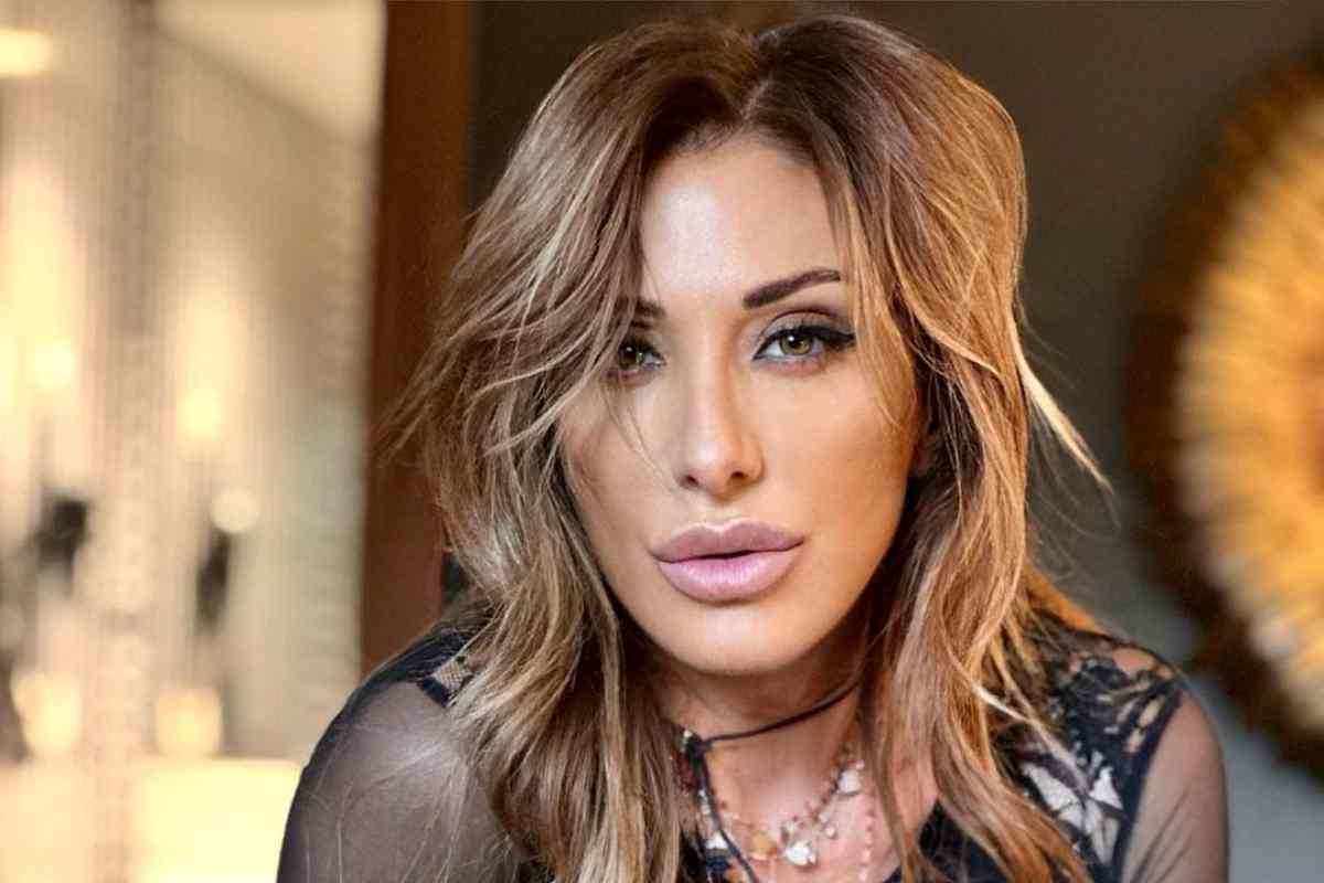 Sabrina Salerno scollatura esplosiva