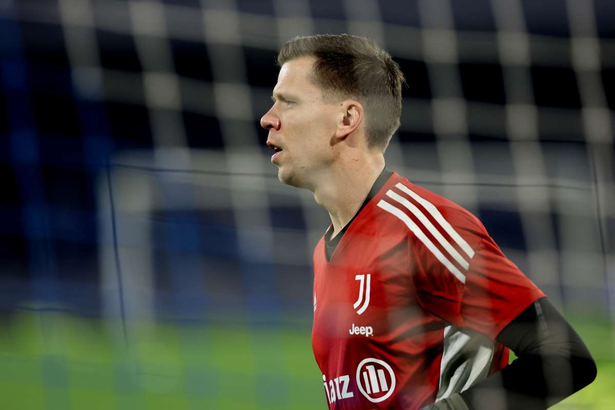 Szczesny Juventus durante il riscaldamento al 'Maradona'