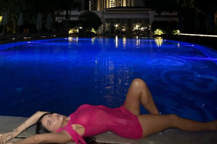 Zaira Nara piscina vestito bagnato senza intimo