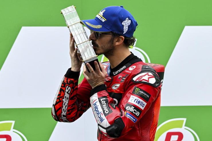 Pecco Bagnaia festeggia la vittoria