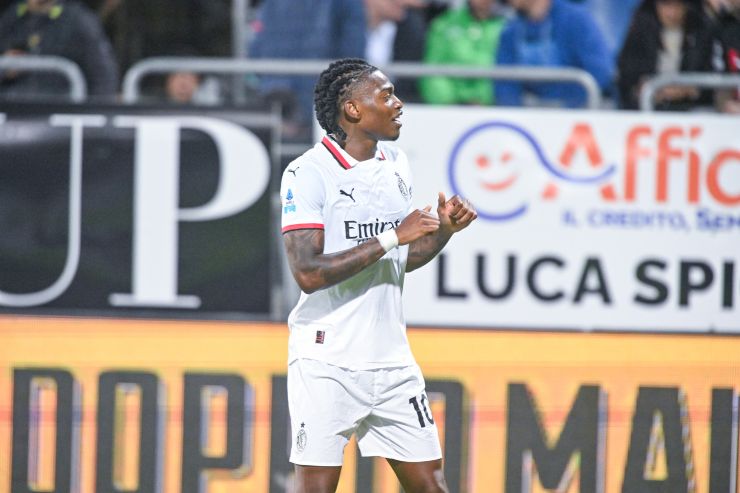 Leao festeggia il gol a Cagliari 