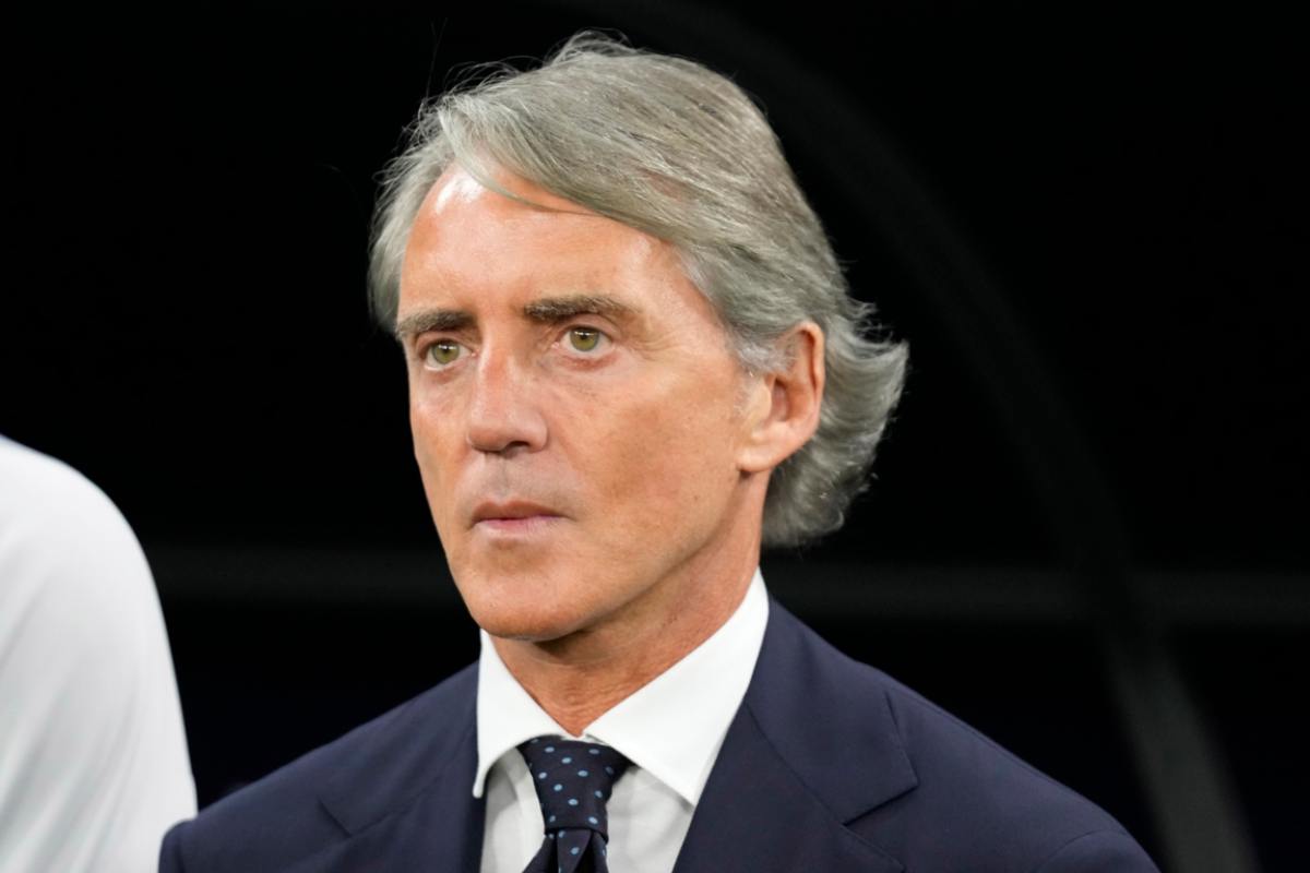 Roberto Mancini durante l'inno nazionale italiano