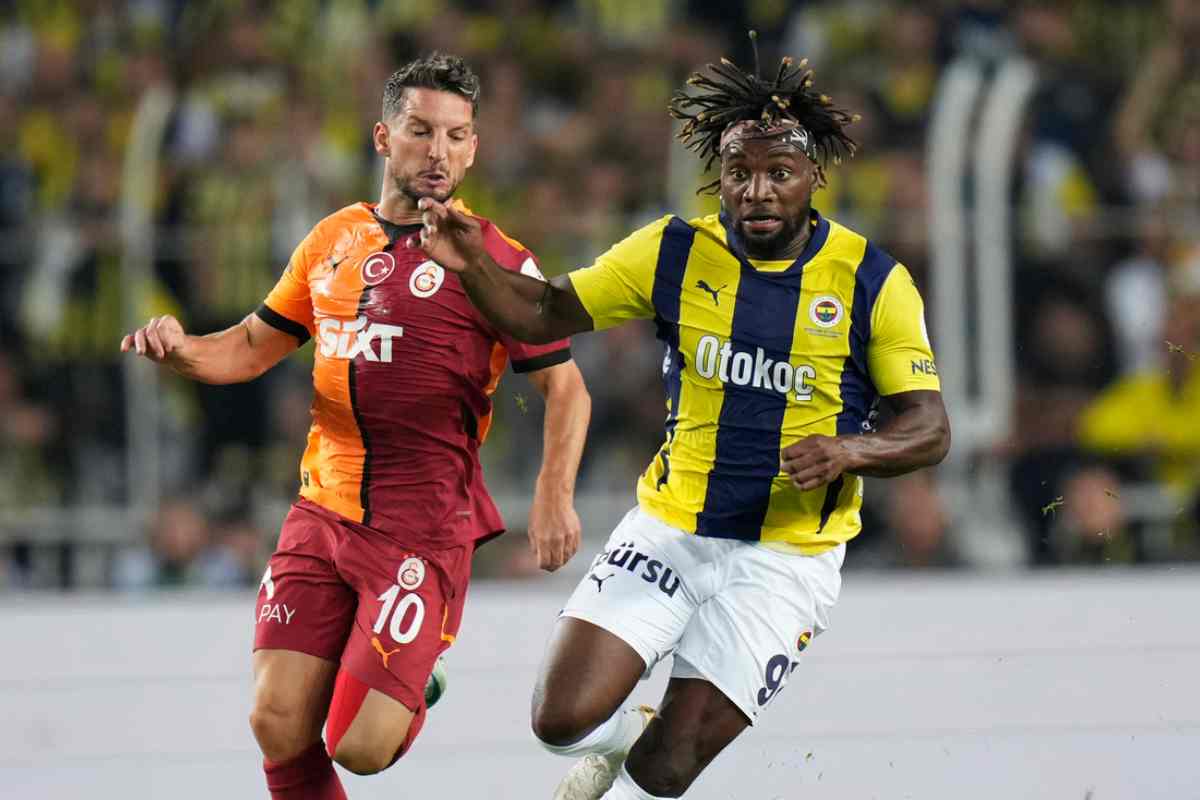 Mertens e Saint Maximin in corsa