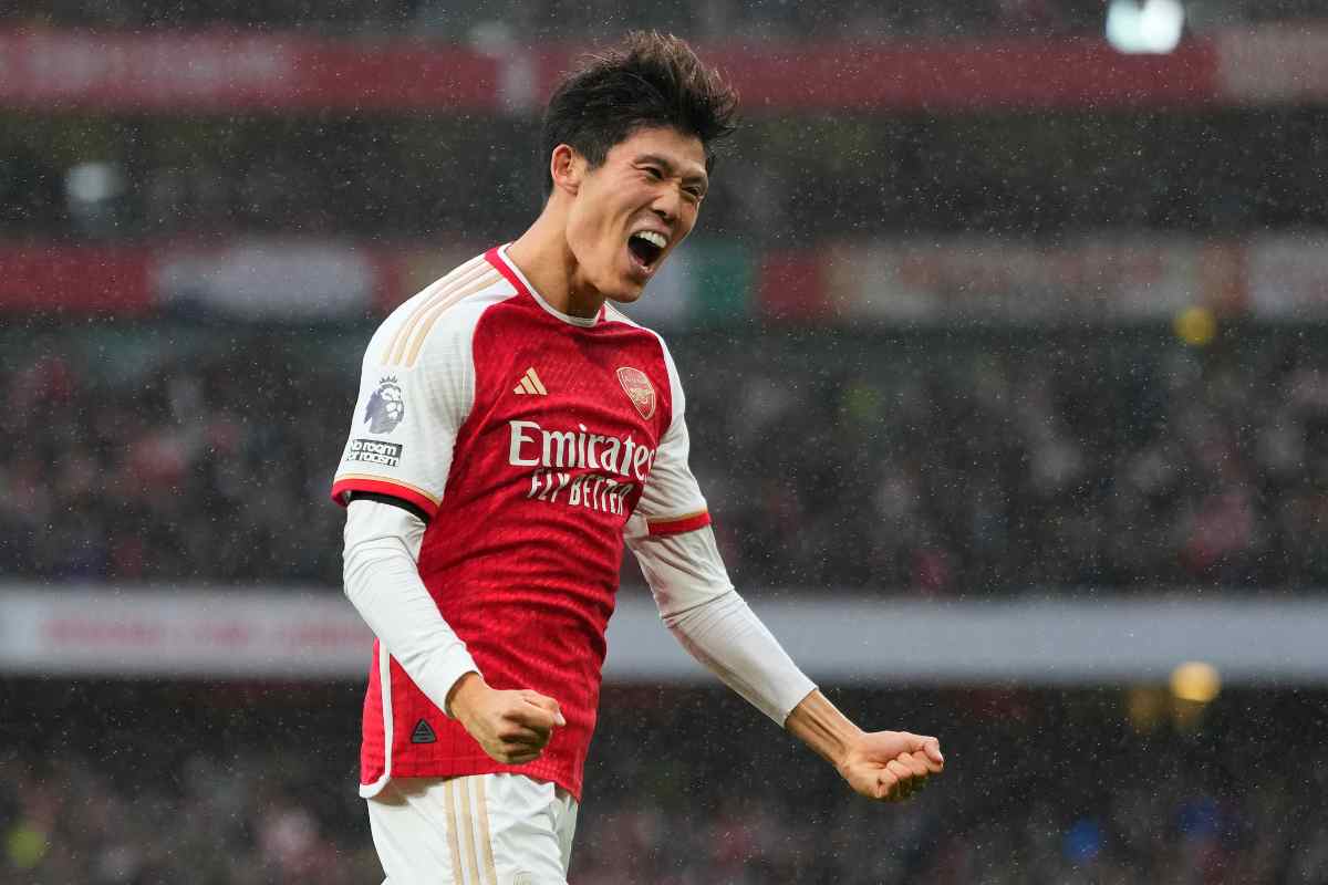 Takehiro Tomiyasu in campo con l'Arsenal