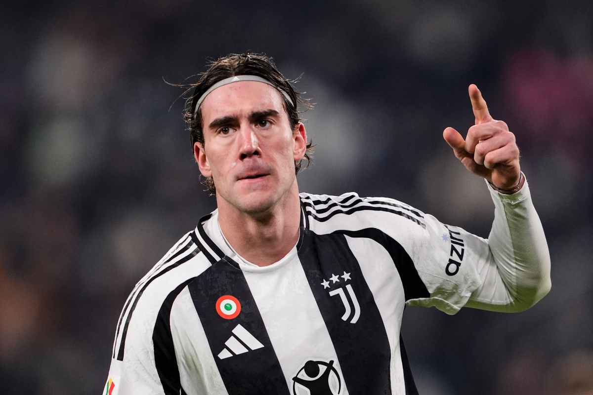 Vlahovic esulta dopo in gol con la Juventus