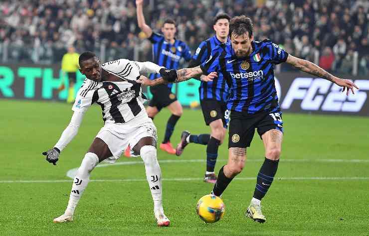 kolo muani si disimpegna in mezzo al campo